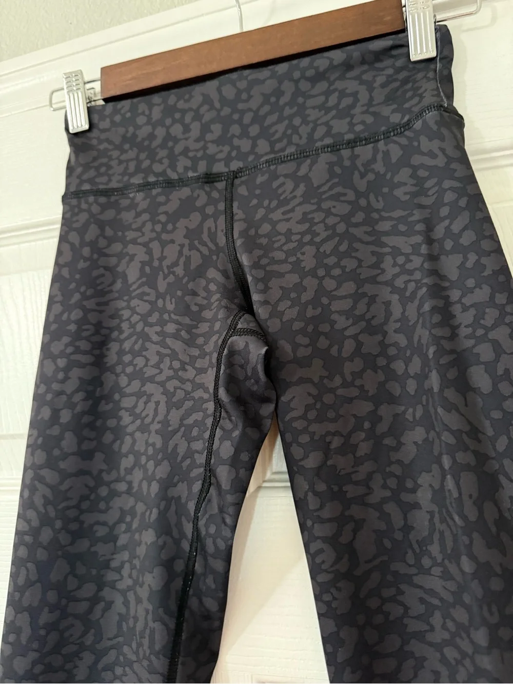 Girls Old Navy Cheetah Active Go Dry Leggings- Size 8